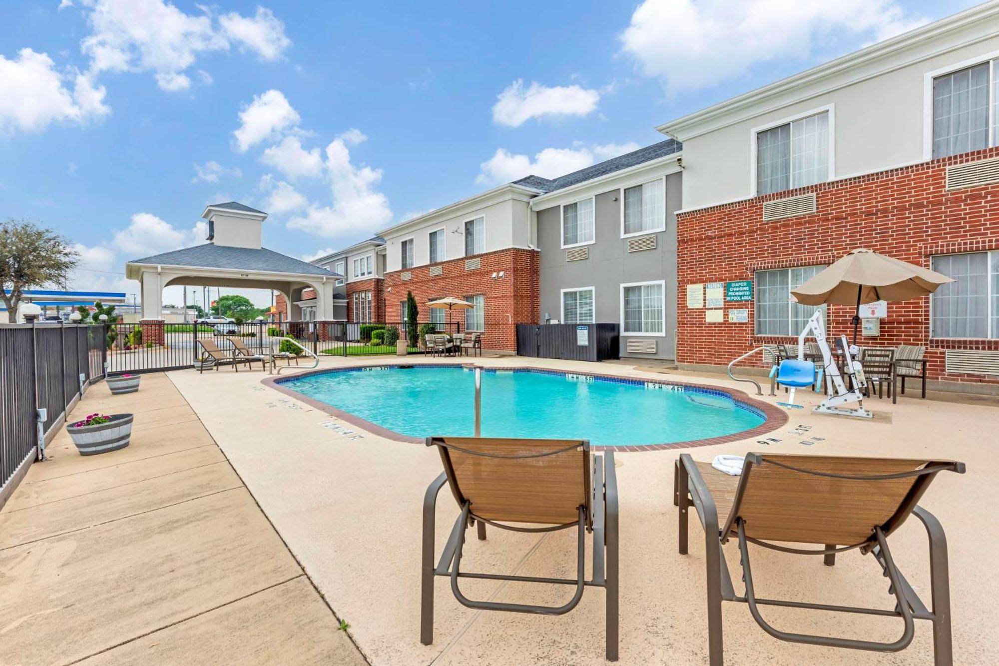 Best Western Fort Worth Inn And Suites מראה חיצוני תמונה