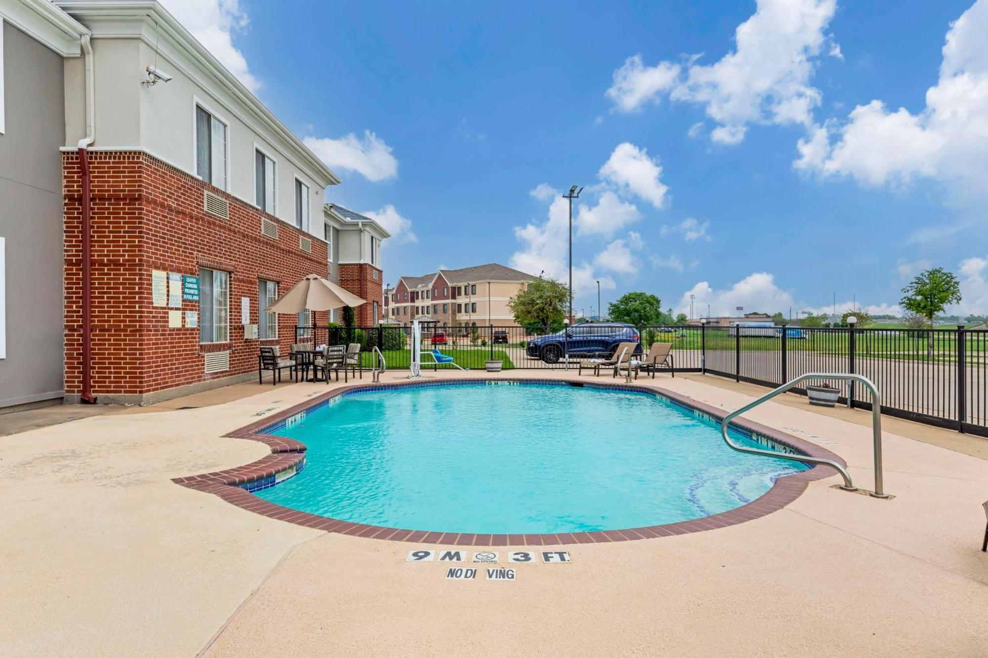 Best Western Fort Worth Inn And Suites מראה חיצוני תמונה
