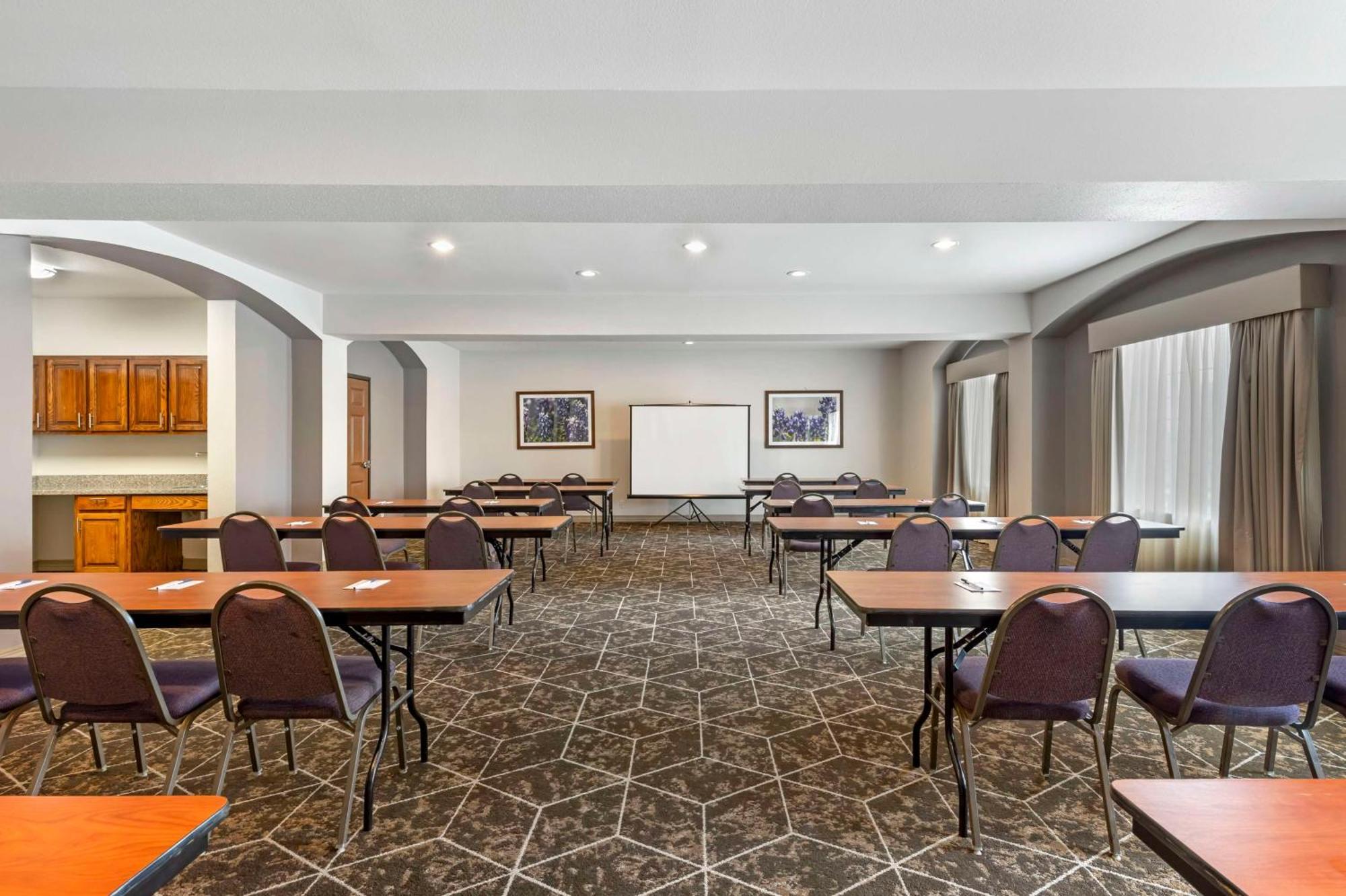 Best Western Fort Worth Inn And Suites מראה חיצוני תמונה