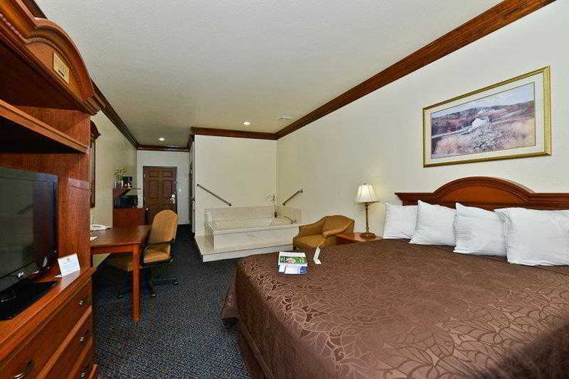 Best Western Fort Worth Inn And Suites מראה חיצוני תמונה
